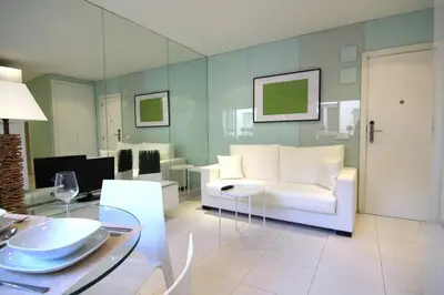 Una televisión o centro de entretenimiento en Apartamento Gran Via IV -Quinto Piso Sin Ascensor-