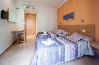 Cama o camas de una habitación en Hostal Inter Puerta del Sol AUTO CHECK IN