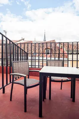 Un balcón o terraza de Hostal Inter Plaza Mayor AUTO CHECK IN