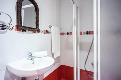 Un baño de Hostal Inter Plaza Mayor AUTO CHECK IN
