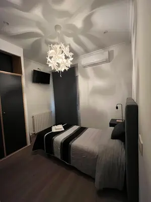 Cama o camas de una habitación en Hostal Inter Plaza Mayor AUTO CHECK IN