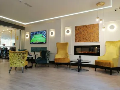 Una televisión o centro de entretenimiento en Gran Versalles