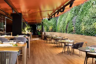Un restaurante o sitio para comer en Hotel Puerta America