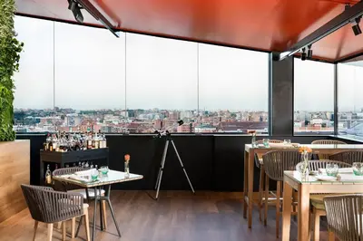 Un restaurante o sitio para comer en Hotel Puerta America