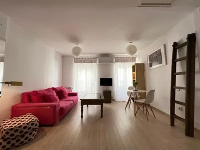 Una televisión o centro de entretenimiento en Lovely studio con balconcitos