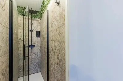 Un baño de Santo - Coworking - Coliving - Madrid