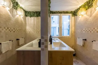 Un baño de Santo - Coworking - Coliving - Madrid