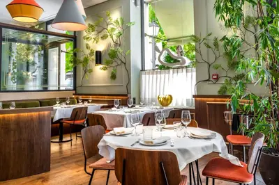 Un restaurante o sitio para comer en TÓTEM Madrid, a Small Luxury Hotel of the World