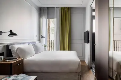Cama o camas de una habitación en TÓTEM Madrid, a Small Luxury Hotel of the World