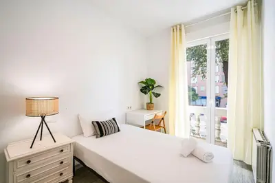 Cama o camas de una habitación en Tranquilo apartamento en Principe Pío/Pza de España FLOR