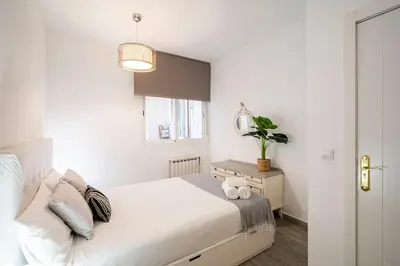 Cama o camas de una habitación en Tranquilo apartamento en Principe Pío/Pza de España FLOR