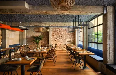 Un restaurante o sitio para comer en Hotel Indigo Madrid - Princesa by IHG