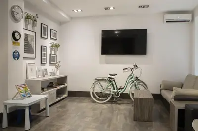 Una televisión o centro de entretenimiento en Petit Palace Tres Cruces