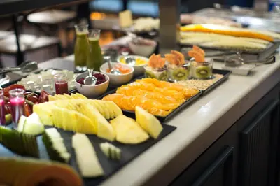 Comida en o cerca de este hotel