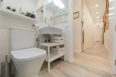 Un baño de Candido Apartamento en el Corazón de La Latina