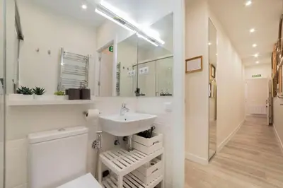 Un baño de Candido Apartamento en el Corazón de La Latina