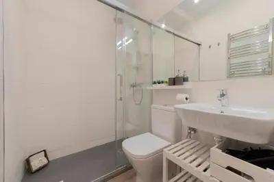 Un baño de Candido Apartamento en el Corazón de La Latina