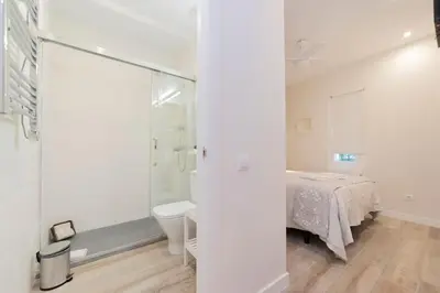 Un baño de Candido Apartamento en el Corazón de La Latina
