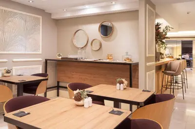 Un restaurante o sitio para comer en Catalonia Las Cortes