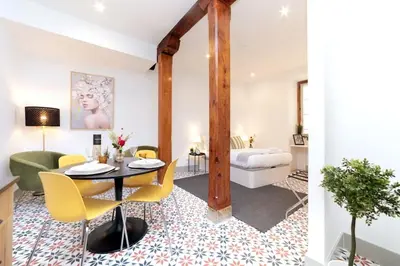 Zona de estar de Platonic Love (4)