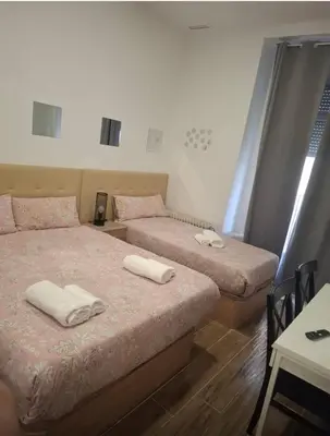 Cama o camas de una habitación en Infantas Corazón de Chueca 3