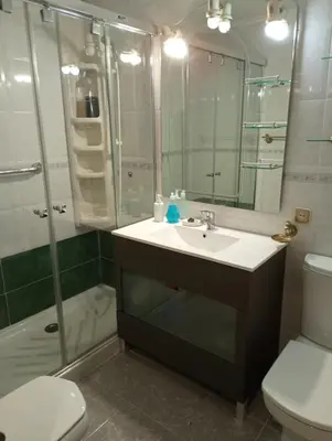 Un baño de Hab compartida masculina