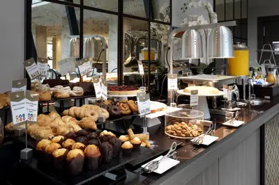 Comida en o cerca de este hotel