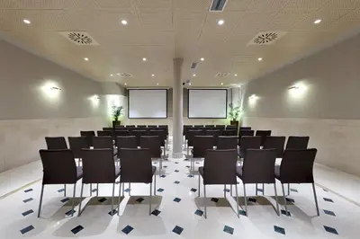 Zona business o sala de conferencias en Eurostars Casa de la Lírica