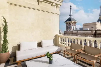 Un balcón o terraza de JW Marriott Hotel Madrid