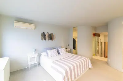 Cama o camas de una habitación en Amplio apto en Prosperidad a 30 min Puerta del Sol
