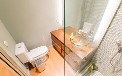 Un baño de Amplio apto en Prosperidad a 30 min Puerta del Sol