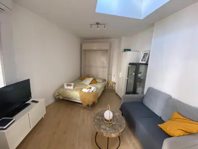 Zona de estar de Bonito Estudio con terraza