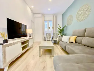 Una televisión o centro de entretenimiento en La Latina Market - Apartamento de 2 dormitorios