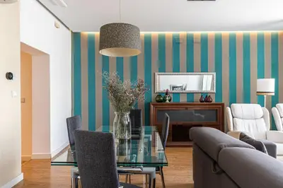 Una televisión o centro de entretenimiento en Waou Apartamentos en Sol Deluxe 2