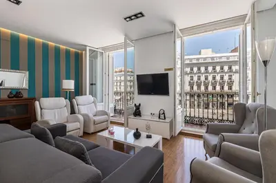 Una televisión o centro de entretenimiento en Waou Apartamentos en Sol Deluxe 2