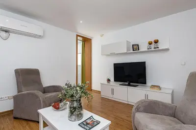 Una televisión o centro de entretenimiento en Waou Apartamentos en Sol Confort 2