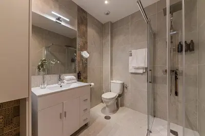 Un baño de Waou Apartamentos en Sol Confort 4