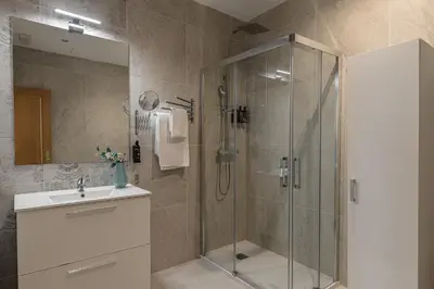 Un baño de Waou Apartamentos en Sol Confort 5