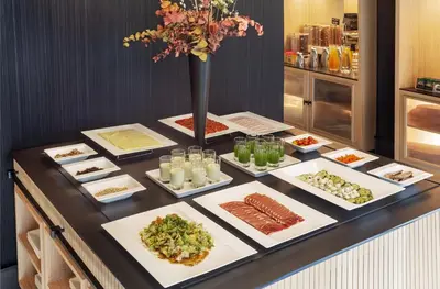 Comida en o cerca de este hotel