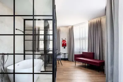 Zona de estar de Radisson RED Madrid