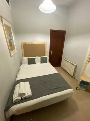 Cama o camas de una habitación en Center Madrid habitaciones