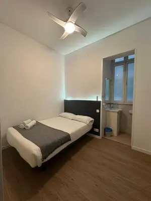Cama o camas de una habitación en Center Madrid habitaciones