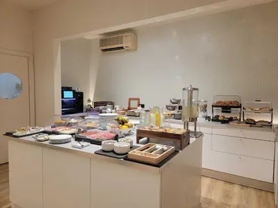 Comida en o cerca de este hotel