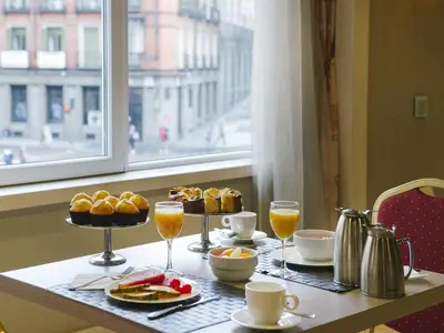 Comida en o cerca de este hotel
