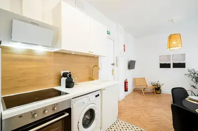 Una cocina o zona de cocina en For You Rentals Apartamento TEMPORAL Delicias Madrid CAC91