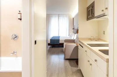 Una cocina o zona de cocina en Suites Viena Plaza de España