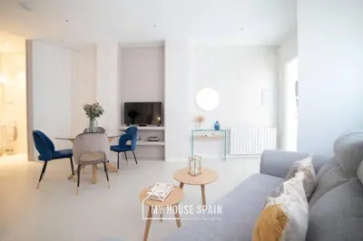 Una televisión o centro de entretenimiento en MyHouseSpain - Nuevo apartamento junto al Bernabéu
