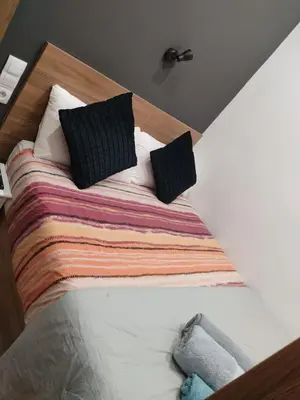 Cama o camas de una habitación en Corazón de gran vía infantas 7
