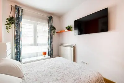 Cama o camas de una habitación en ESPECIAL para GRUPOS a 3 paradas del metro Atocha