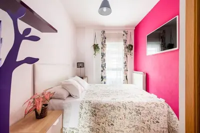 Cama o camas de una habitación en ESPECIAL para GRUPOS a 3 paradas del metro Atocha